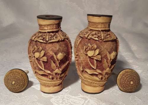 Set of two Chinese antique SNUFF bottles (slight damage to one bottle)