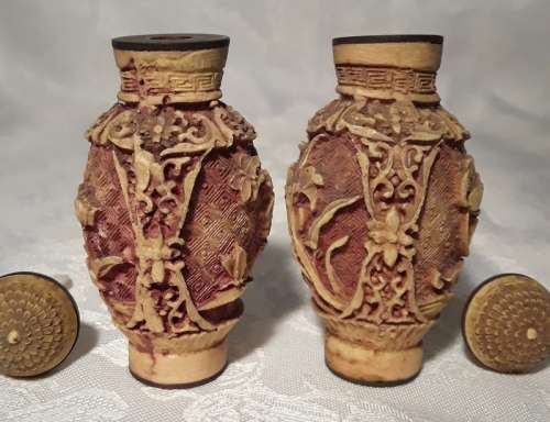 Set of two Chinese antique SNUFF bottles (slight damage to one bottle)