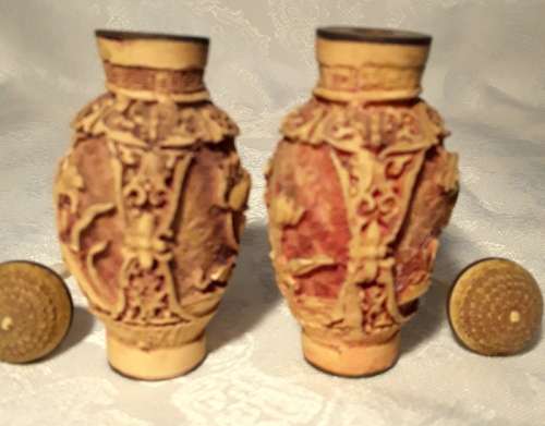 Set of two Chinese antique SNUFF bottles (slight damage to one bottle)