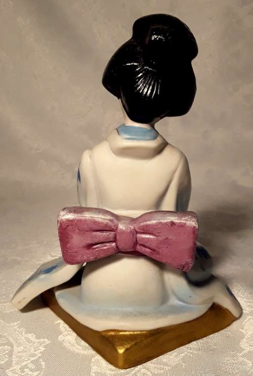 Vintage Japanese Figurine (porcelain)