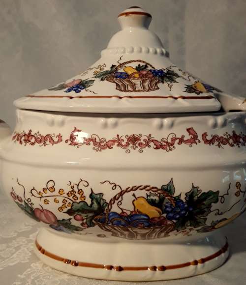 Small Soup or serving Terrine. Lovely ornament