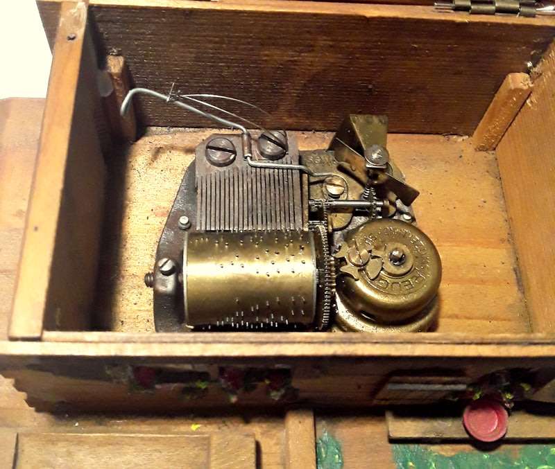 Vintage wooden music box house - Made in Switzerland