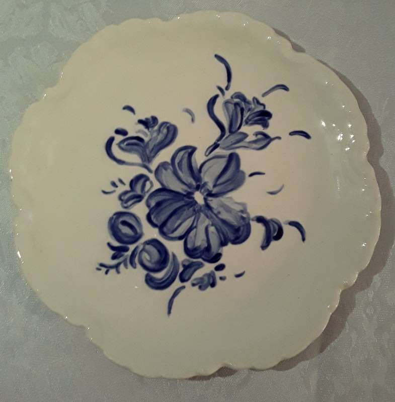 Pretty blue and white display plate