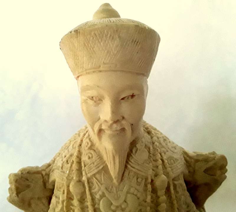 Amazing Vintage Chinese Royal Emperor Figurine Statue (please read full description)