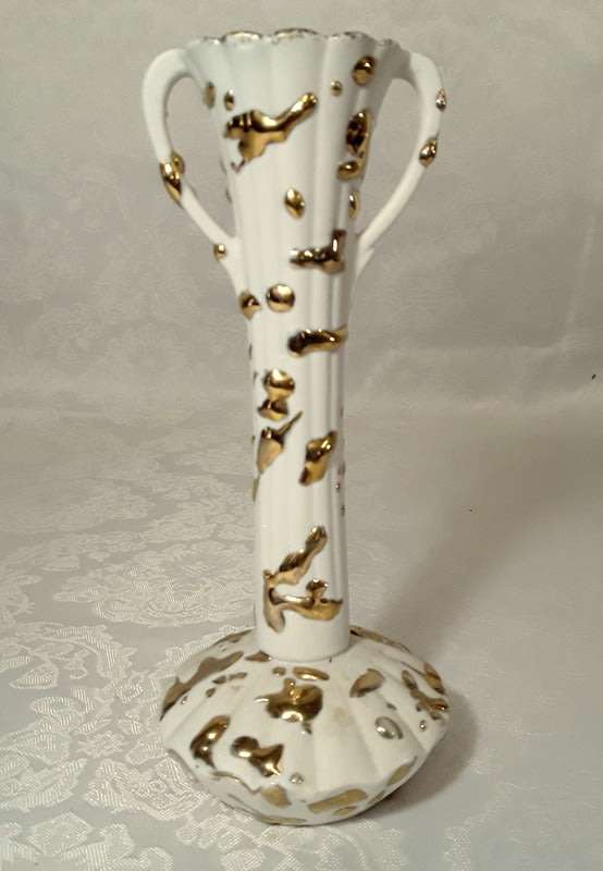 Dazzling vintage white and gold vase