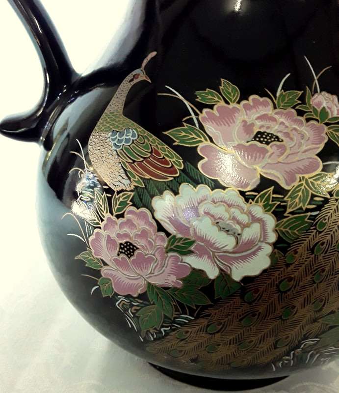 Large contemporary Oriental vase