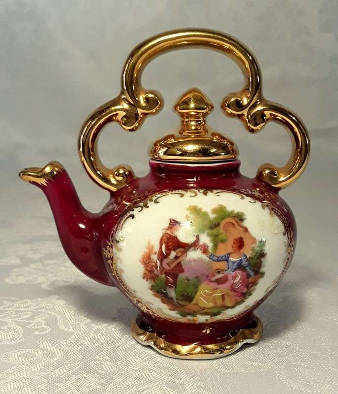 Exquisite Limoges miniature tea pot and lid