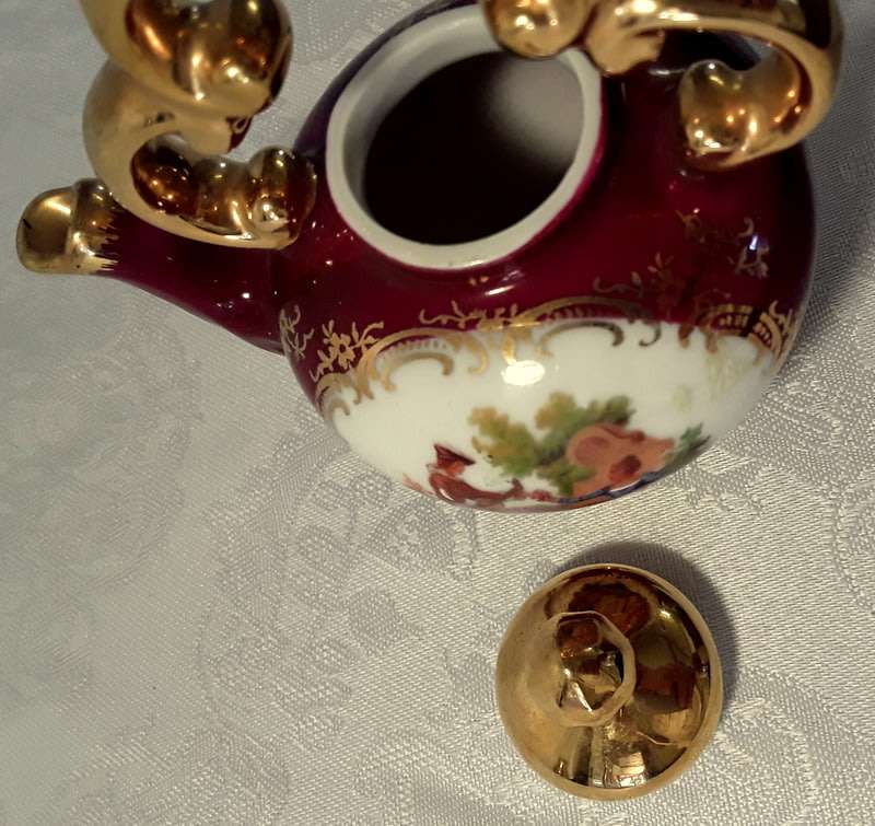 Exquisite Limoges miniature tea pot and lid