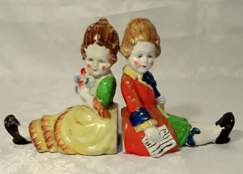 Victorian styled porcelain bookends. Wonderful to decorate a nursery