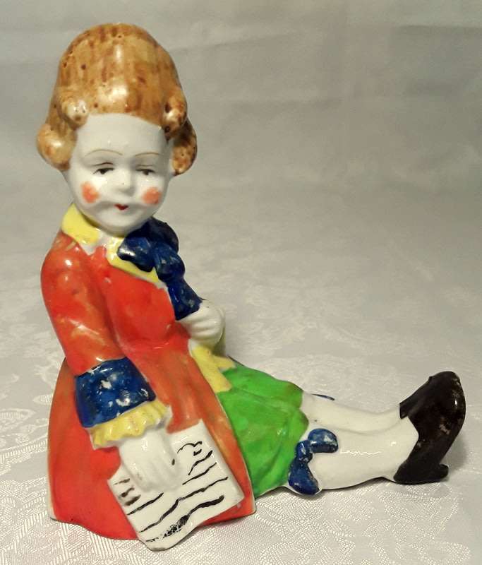 Victorian styled porcelain bookends. Wonderful to decorate a nursery