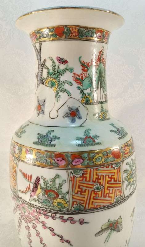 Collectable 1970s Fabricado Em Macau Vase with Rooster Design