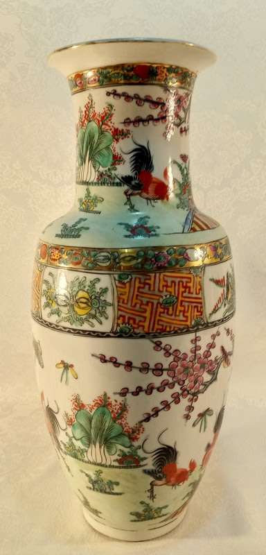 Collectable 1970s Fabricado Em Macau Vase with Rooster Design
