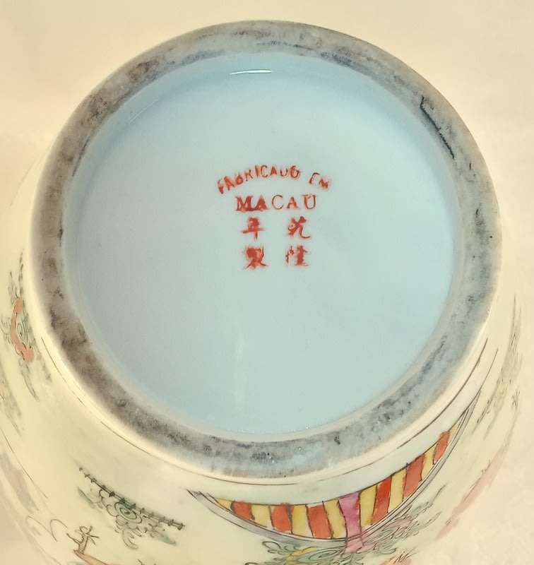 Collectable 1970s Fabricado Em Macau Vase with Rooster Design