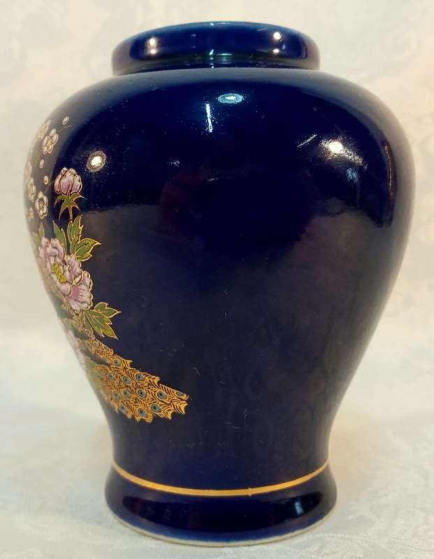 Royal blue Japanese Vase with beautiful peacocks