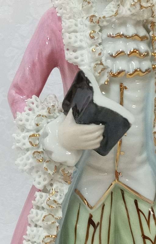Stunning Victorian style Gentlemen Figurine