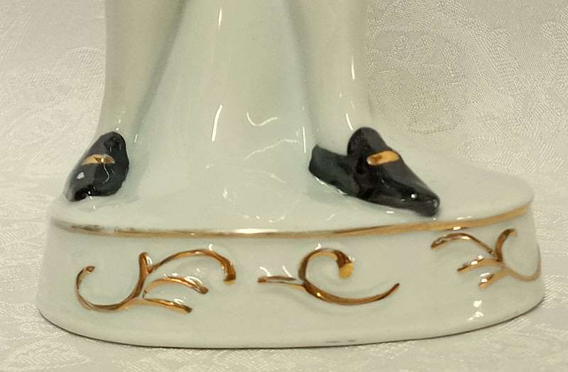 Stunning Victorian style Gentlemen Figurine