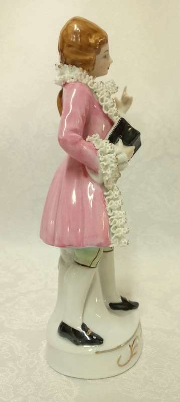Stunning Victorian style Gentlemen Figurine