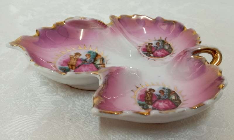 Colourful snack bowl with romantic scene