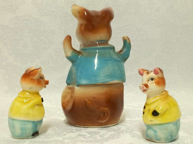 Vintage Pig Holder with two Piglets for salt and pepper