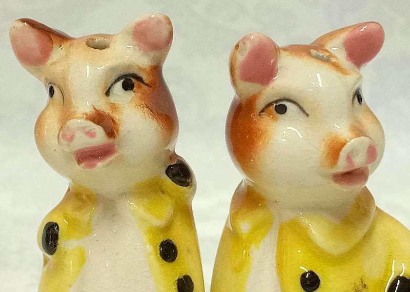 Vintage Pig Holder with two Piglets for salt and pepper