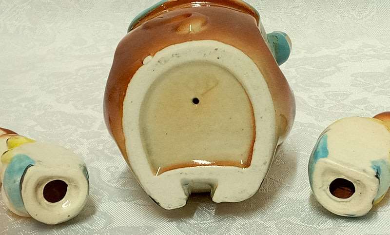 Vintage Pig Holder with two Piglets for salt and pepper