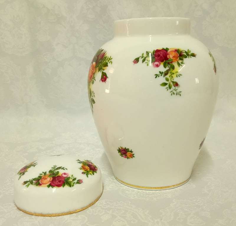 Royal Albert - Old Country Roses Pattern - Ginger Jar