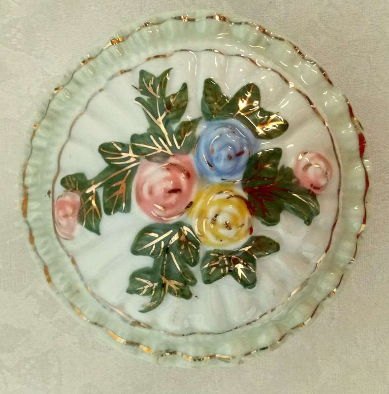 Three lidded pretty trinket dishes