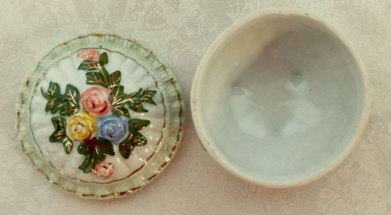 Three lidded pretty trinket dishes