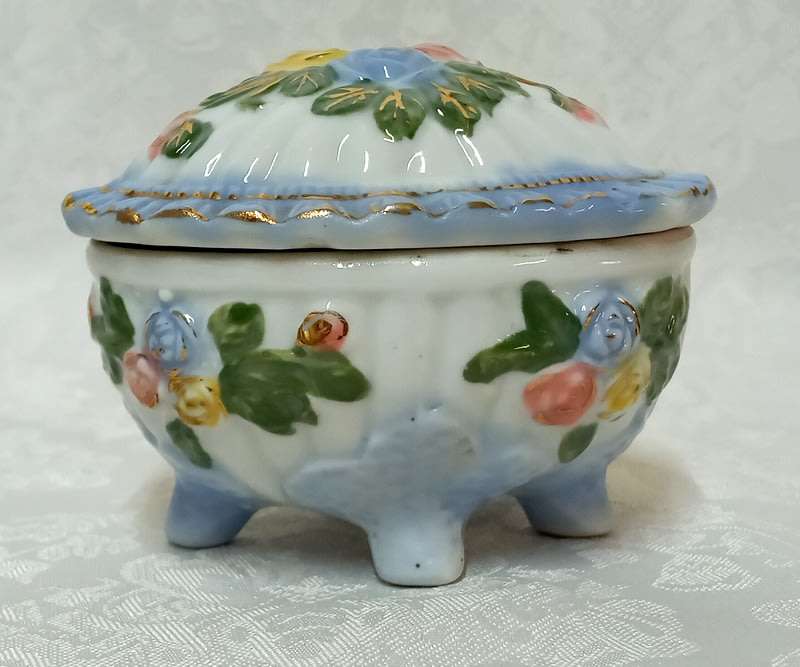 Three lidded pretty trinket dishes