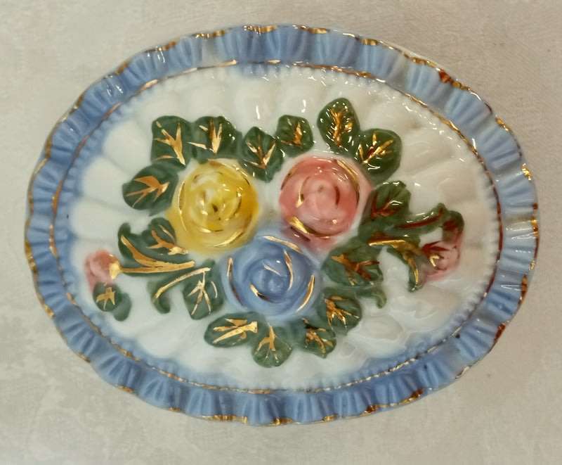 Three lidded pretty trinket dishes