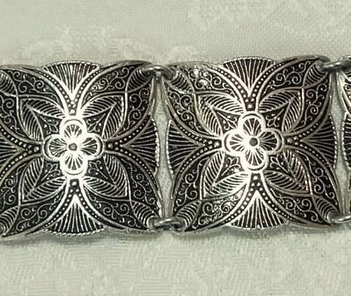 Retro silver coloured bracelet