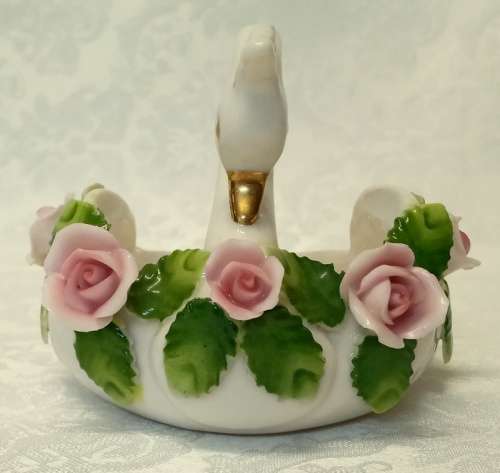 Beautiful vintage Swan Trinket