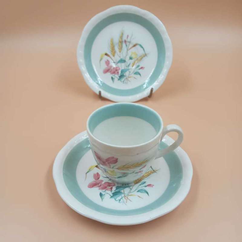 Vintage 1940`s Alfred Meakin Harvest Bouquet Demitasse Cups & Saucers