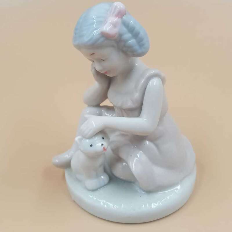 Heritage Collection Figurine - Girl & Kitten