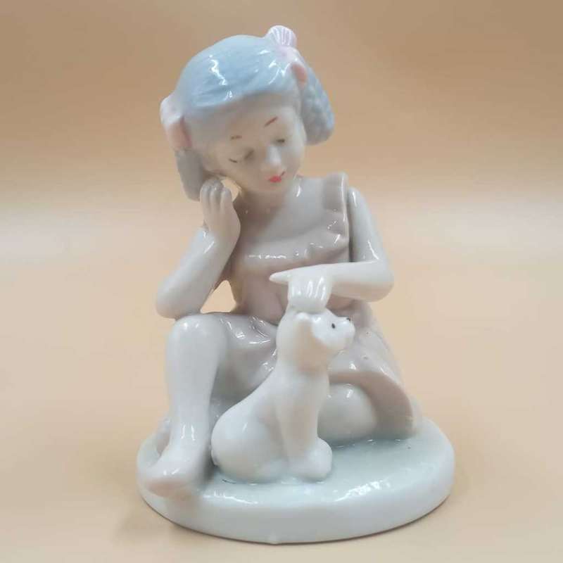 Heritage Collection Figurine - Girl & Kitten