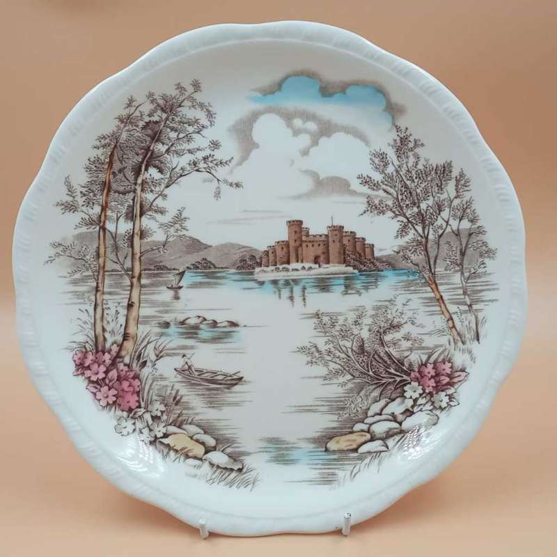 Alfred Meakin, Staffordshire England `Queens Castle` Dinner Plate