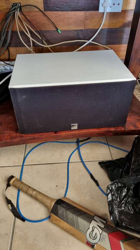 Dali Oberon 3 Speakers & Dali Opticon Vocal Centre Speaker plus stands