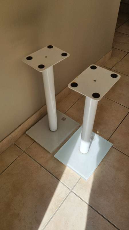 Dali Oberon 3 Speakers & Dali Opticon Vocal Centre Speaker plus stands