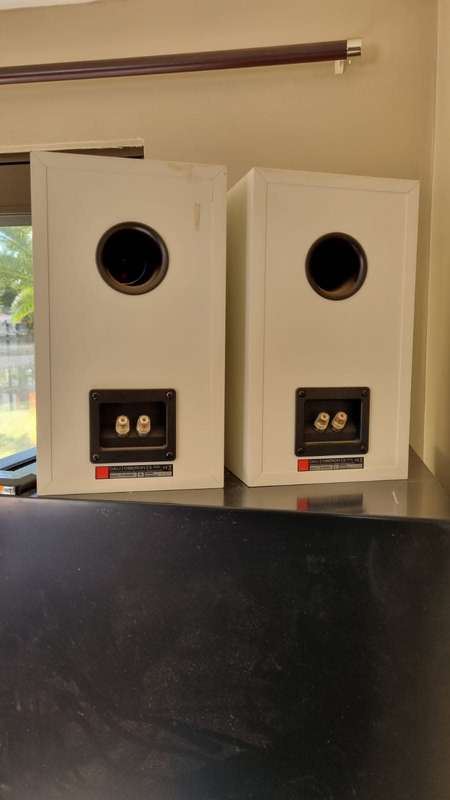 Dali Oberon 3 Speakers & Dali Opticon Vocal Centre Speaker plus stands