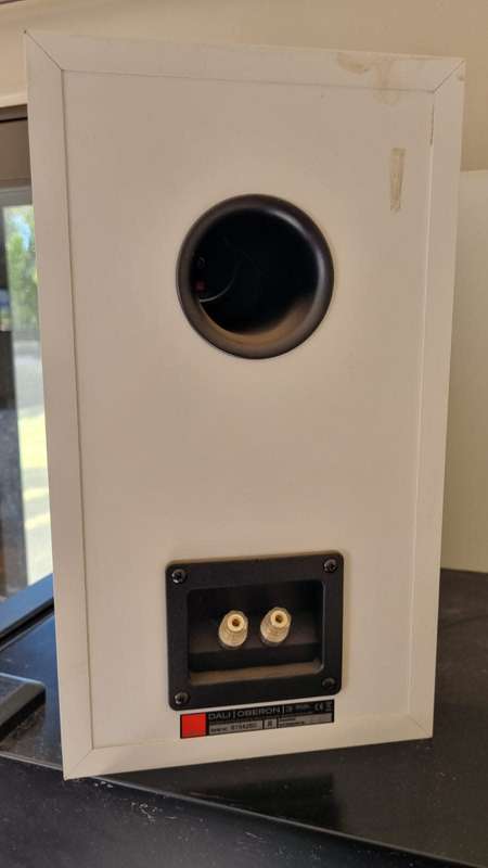 Dali Oberon 3 Speakers & Dali Opticon Vocal Centre Speaker plus stands
