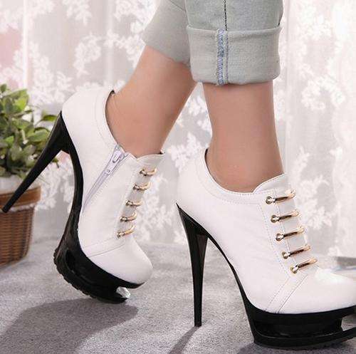 Retro Booties in White