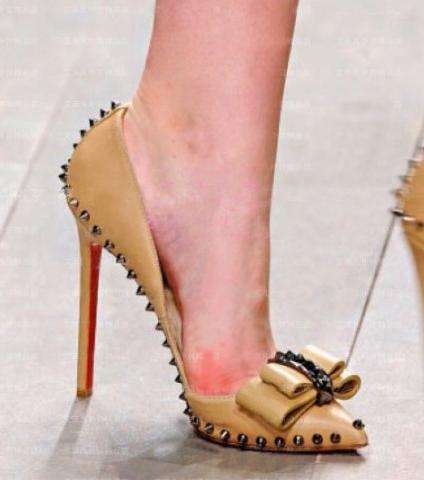 Pointed Toe Heels with Rivets and Bow