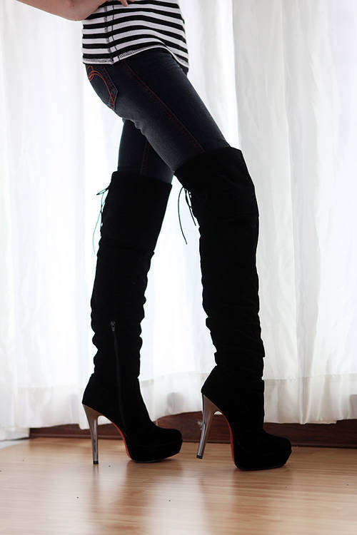 !!! NEW !!! Sexy High Black Sued Boots (Size 2 - 6)