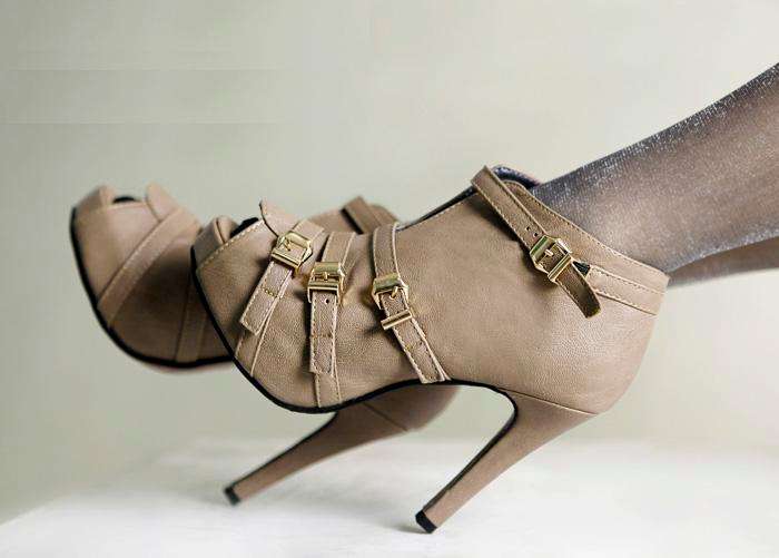 !!!NEW!!! Designer Buckle Decorated Open Toe Heels in Camel ( Size 2.5 - 6.5 )