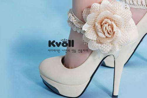 !!! NEW !!! Designer Flower Decorated Pumps in Cream (Size 2 - 6)