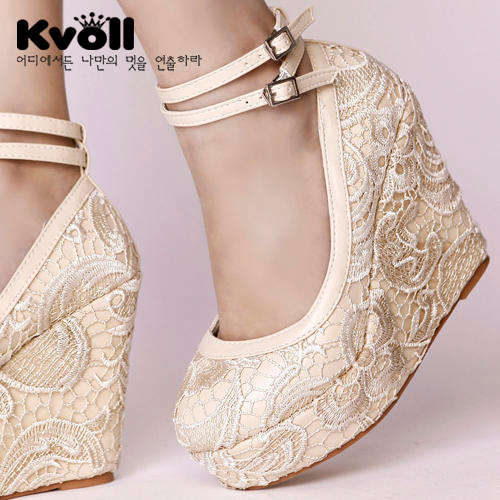 !!NEW!! Designer Lace Covered Wedges in Beige (2 - 6)