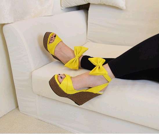 !! NEW !! Yellow Wedges with Bow ( Size 2.5 - 6 )