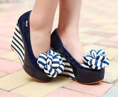 Puff Flower Wedges in Blue / Pink