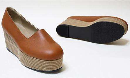 Retro Wedges in White / Brown