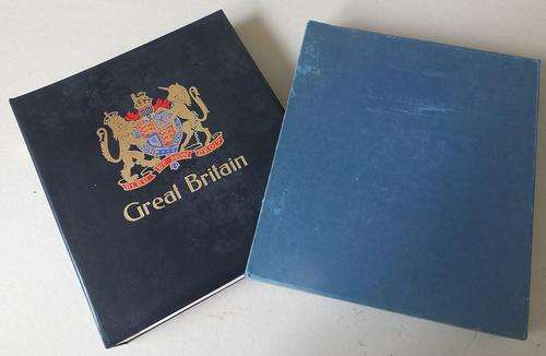 Large Stanley Gibbons Album with Stamps of Great Britain...Please see pics...